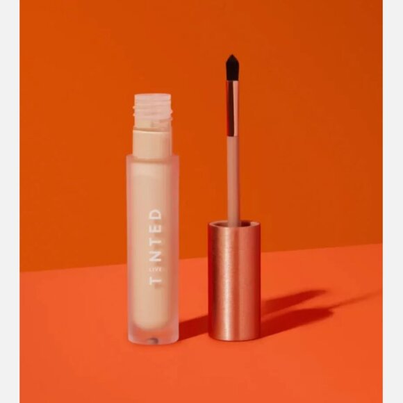 Live Tinted HUESKIN Serum Concealer Color: Shade #18 - Picture 1 of 1